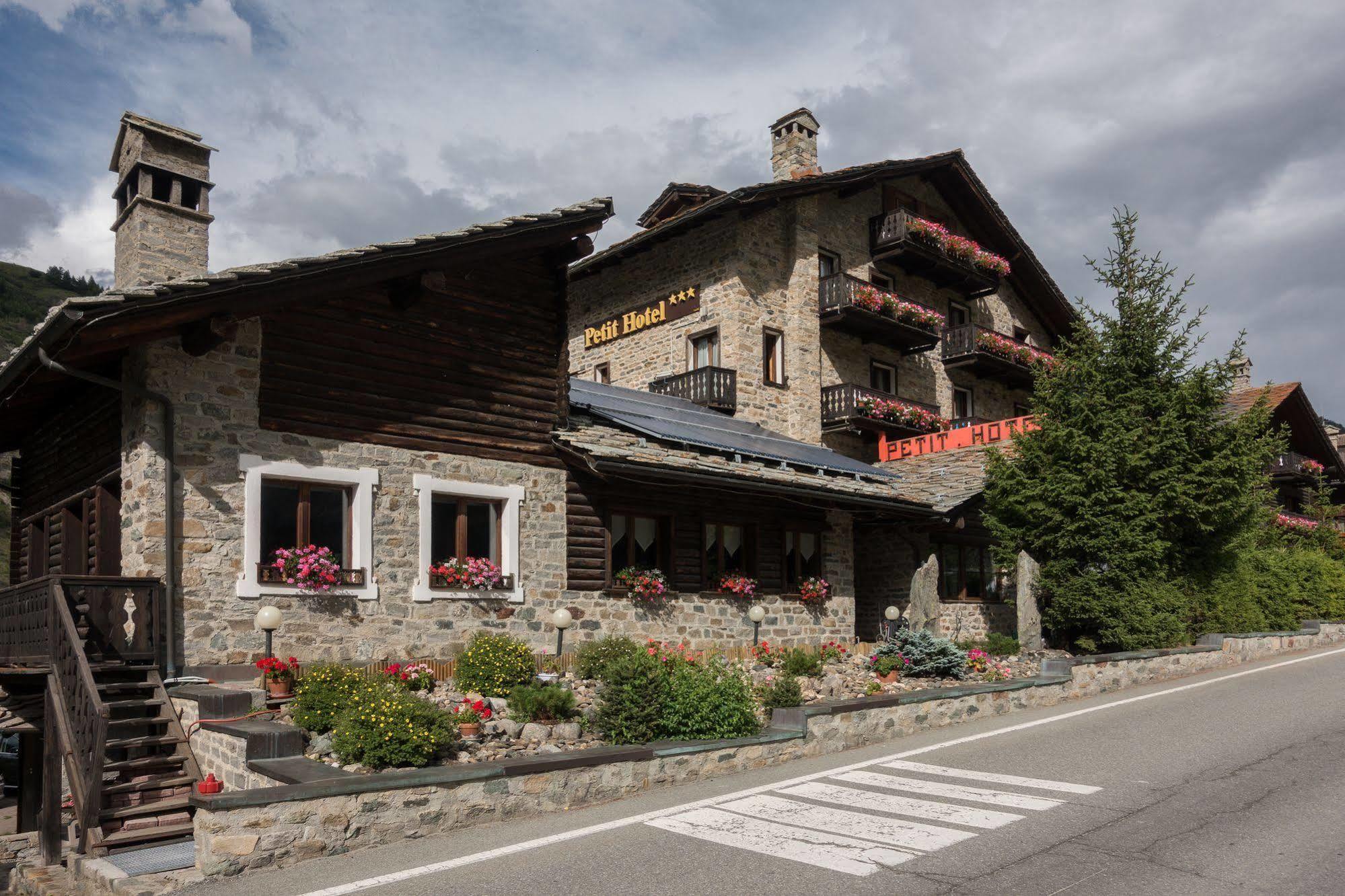 Petit Hotel Cogne Zewnętrze zdjęcie